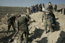 Pakistan izvedel več zračnih napadov v Afganistanu. Med ubitimi naj bi bili tudi ženske in otroci.