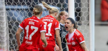 Fußball-Bundesliga der Frauen: Bayern München gewinnt Spitzenspiel gegen VfL Wolfsburg deutlich
