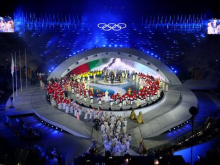 V živo: v Veroni zaključna slovesnost, Lapanja prinesla slovensko zastavo