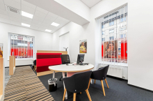 In dieser Bank kann man in sieben Sprachen einen Kredit aufnehmen