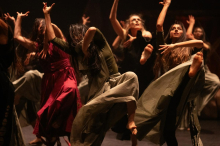 Zadnja predstava skupine Akrama Khana, enega najvplivnejših sodobnih koreografov in plesalcev