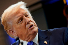 Začele so veljati nove ameriške carine, ki bodo sprva 10-odstotne. Veljale bodo 150 dni.