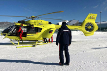 Fünfjähriges Mädchen fiel vor Augen des Vaters aus dem Sessellift