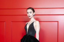 „Frühstück bei Tiffany“: Lily Collins schlüpft in die Rolle von  Audrey Hepburn 
