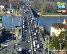 GUŽVE SVUD, NA AUTOKOMANDI I AUTO-PUTU KOLONE: Lepo vreme izmamilo i vozače da sednu u auto! GSP ide normalno (FOTO)