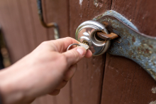 Ehefrau sperrte ihren Mann halben Tag lang im Keller ein