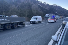 Gleinalmtunnel war gesperrt: Pkw und Transporter krachten auf A9 zusammen