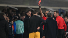 Champions League: Referee in Erklärungsnot: Rätsel um Schlotterbeck-Rot