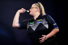 Darts: Beau Greaves schreibt gegen Mensur Suljovic Geschichte
