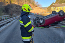 Auto überschlug sich – Zwei Verletzte, darunter ein Kind