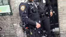 Kaos u snježnom New Yorku! Zbog grudanja policajci završili u bolnici: 'Izmaklo je kontroli'