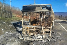IZGOREO AUTOBUS U LOZNICI: Stao na stanici da izađe putnik, vatra progutala celo vozilo! Ostala samo iskrljivljena metalna konstrukcija