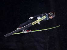 Ren Nikaido zaradi odpovedanega leta ostal brez tekme na Kulmu