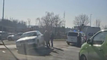 VIDEO Križevci: Vozač sletio pa pokosio znakove kraj rotora