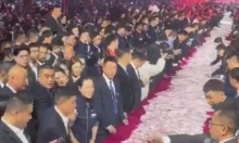 VIDEO Tvrtka podijelila 26 milijuna dolara bonusa, zaposlenici grabili novac sa stolova