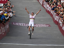 Posebna čast za Tadeja Pogačarja