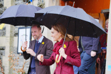 Royals lächeln Andrew-Ärger weg und spielen „Schere, Stein, Papier“