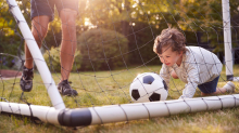 Mini-Kicker: Fußballtore für Kinder: Wie Sie aus dem Garten ein kleines Stadion machen