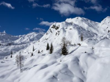 To je najlepša zimska tura v Sloveniji: Komna in koča pod Bogatinom #video