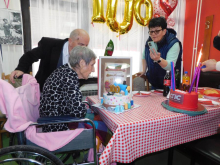TREBA ŽIVETI I UŽIVATI, SA ŠTO MANJE SEKIRACIJE! Vukosava Vujanac, najstarija Malozvorničanka, napunila 100 godina 