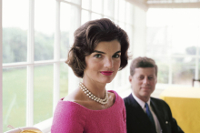 Carolyn Bessette und Jackie Kennedy: Zwei Stilikonen, eine Familie und über alle Trends erhaben