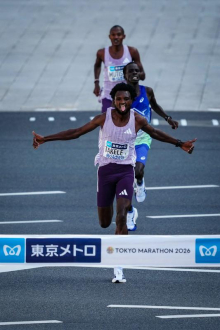 Takele ubranil naslov na tokijskem maratonu; Kosgei postavila rekord