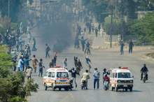 Po uboju Hameneja protesti proti ZDA in Izraelu. Devet mrtvih v Karačiju.