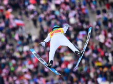 Izjemni Domen Prevc z rekordom zapečatil novo zmago!