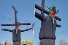 BLOKADERSKA BOLEST NEMA GRANICE! Sraman prizor u Nišu: razapeli lutku sa Vučićevim likom na krst (FOTO)
