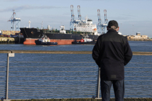 Nach Nahost-Eskalation: Ölpreise ziehen kräftig an: Brent um fast zehn Dollar teurer