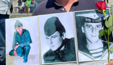 Majka heroj kojoj su ubili tri sina: Američki novinar pao u nesvest kad je video tela srpskih mladića, majka Mileva priča sa njihovim slikama!