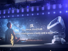 HONOR na MWC 2026: Robot Phone s kamero na gimbalu in Magic V6 brez gube na zaslonu