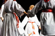 Folklorni dogodek, ki poveže različne generacije poustvarjalcev slovenskega ljudskega izročila