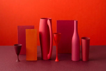 Skoraj enobarvna tihožitja – med iluzijo popolnosti in sprejemanjem nepravilnosti