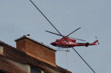 Einsatz am Schloßberg: Hubschrauber flog mit Bäumen im Schlepptau über Graz hinweg