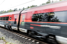 16-Jähriger landete in Gleisdorf nach Kollision mit Pkw auf Bahngleisen