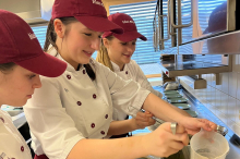 Von Kindern für Eltern: An der HLW Leoben werden ganz spezielle Koch- und Backkurse geboten