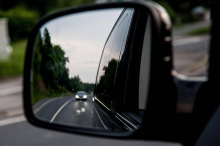 Kärntner (15 und 20) sollen in Feldkirchen Autospiegel abgetreten haben