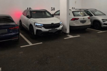 Netz lacht über „elegante“ Ausstattung einer Parkgarage in Opatija