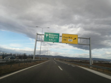 AMSS: Dobri uslovi za vožnju, kamioni se na prelazima Batrovci i Šid zadržavaju četiri sata