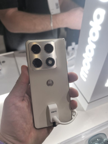 Motorola razkrila nove podrobnosti o zložljivem telefonu Razr Fold