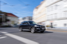 E-Bikerin verletzt: Fahrerflucht: Polizei sucht Lenker eines schwarzen BMW