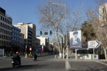 V Teheranu zvečer slovo od ajatole Hameneja, Izrael grozi z atentatom na katerega koli naslednika