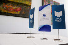 Začelo se je trgovanje z delnicami Vzajemne: cena za kratek čas tudi 20-krat višja od nominalne