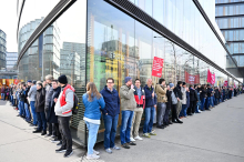 Nach 6 ergebnislosen KV-Runden: Warnstreiks in IT-Branche: Es geht um mehr Geld für 90.000 Beschäftigte