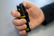 Beide in Haft: Jugendliches Duo wollte 18-Jährigen mit Pfefferspray ausrauben