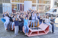 Dreiwöchiger Entzug: Schüler greifen zum  Pensionisten-Handy und zum alten Wecker