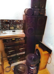 Moškemu, ki je večkrat z glasno glasbo kršil javni red in mir, zasegli zvočnike