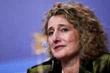 Tricia Tuttle po razprtijah vendarle ostaja direktorica Berlinala