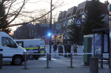 Na ljubljanskih Fužinah moški grozil z nožem, po streljanju policistov je umrl na kraju dogodka